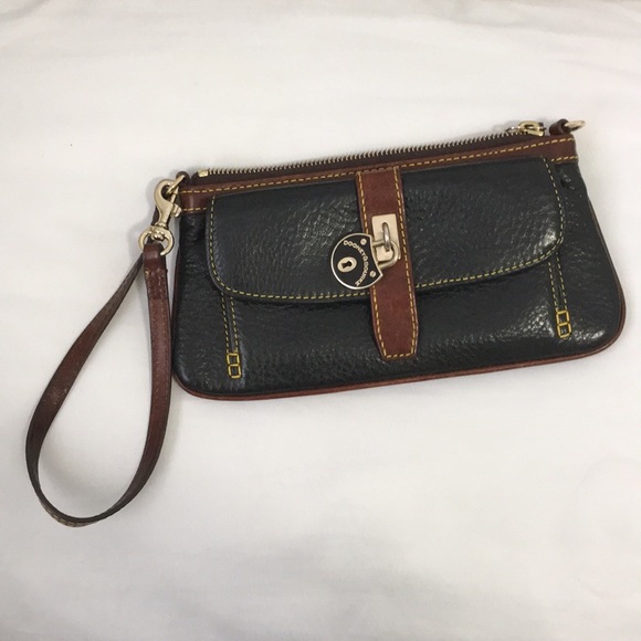 Dooney and Bourke clutch style wristlet/tiny bag - Picture 2 of 6
